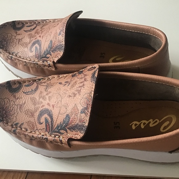 Shoes - Picture 2 of 12